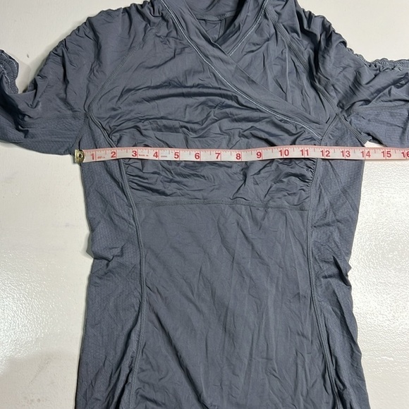 Lululemon Gray UPF Jersey Ruched Sunbeam Pullover size 4 - Picture 9 of 12